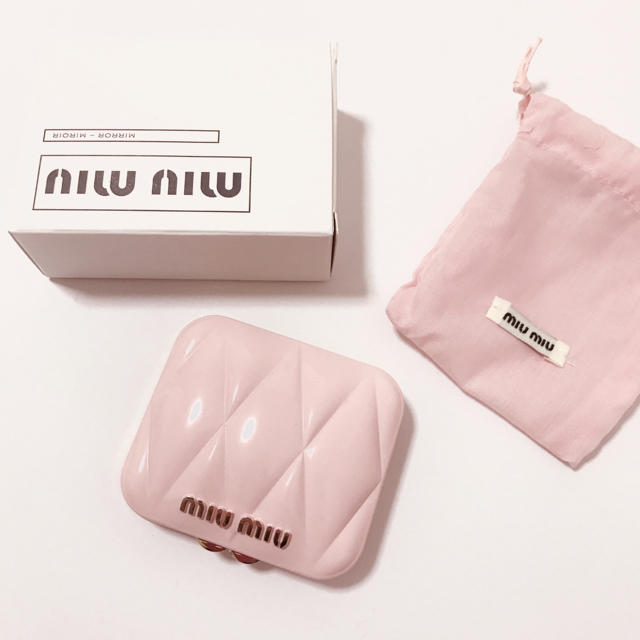 MIUMIUコンパクトミラーのお値段は？